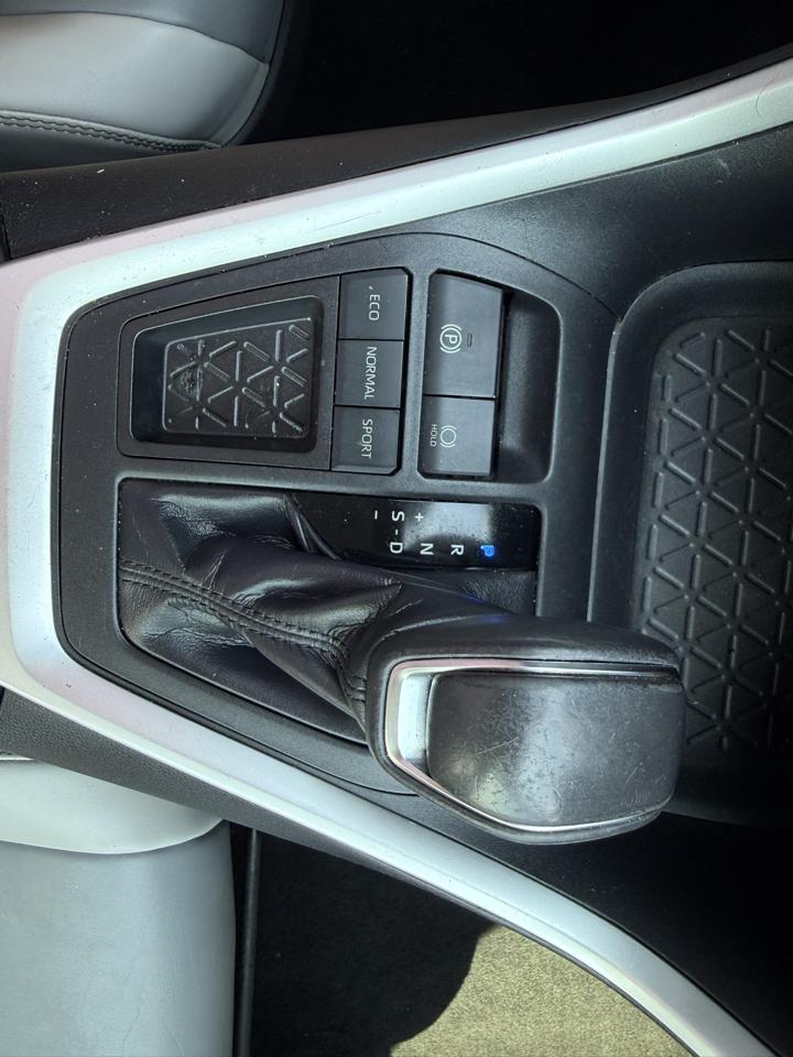 Toyota RAV4 XLE Premium FWD (Natl) 2019