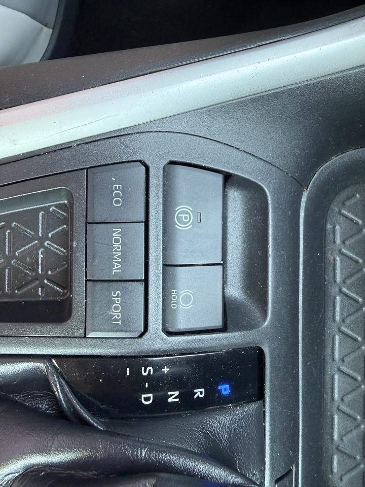 Toyota RAV4 XLE Premium FWD (Natl) 2019