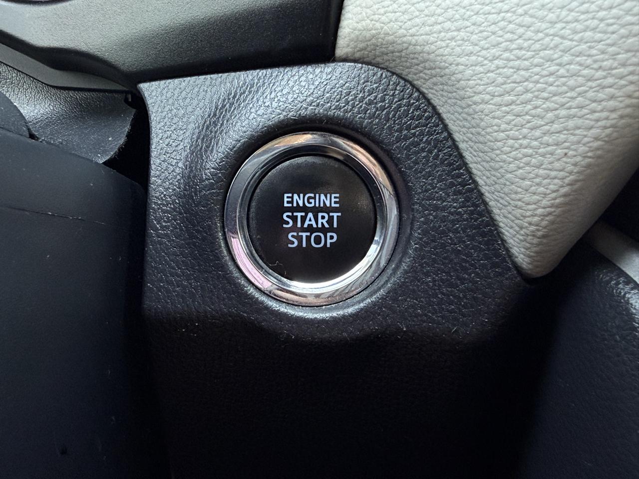 Toyota RAV4 XLE Premium FWD (Natl) 2019