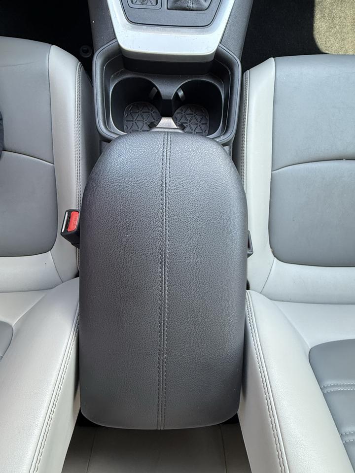 Toyota RAV4 XLE Premium FWD (Natl) 2019