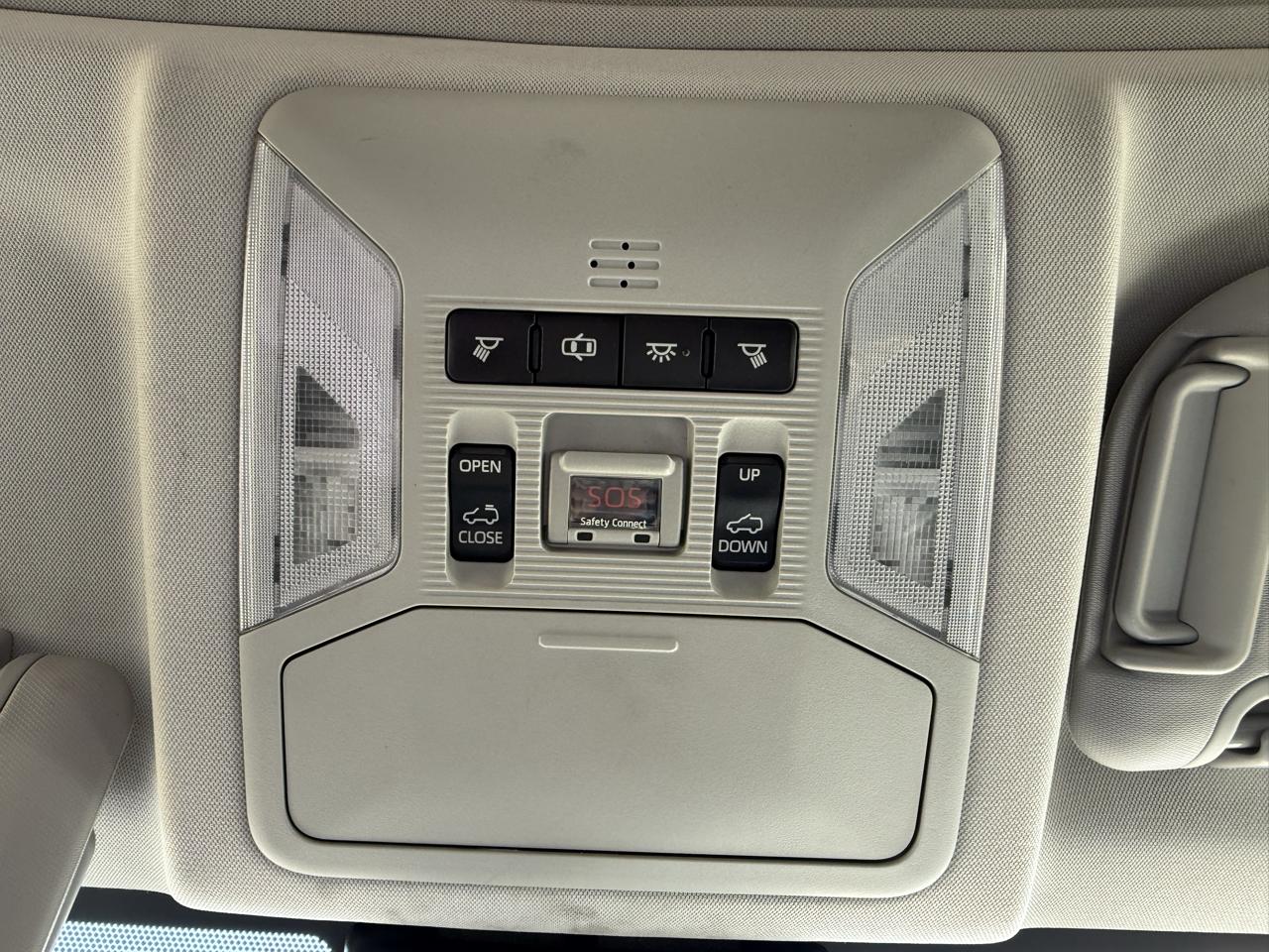 Toyota RAV4 XLE Premium FWD (Natl) 2019
