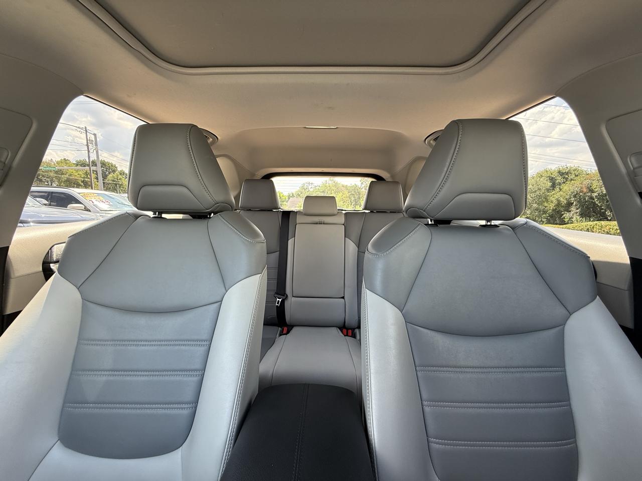 Toyota RAV4 XLE Premium FWD (Natl) 2019