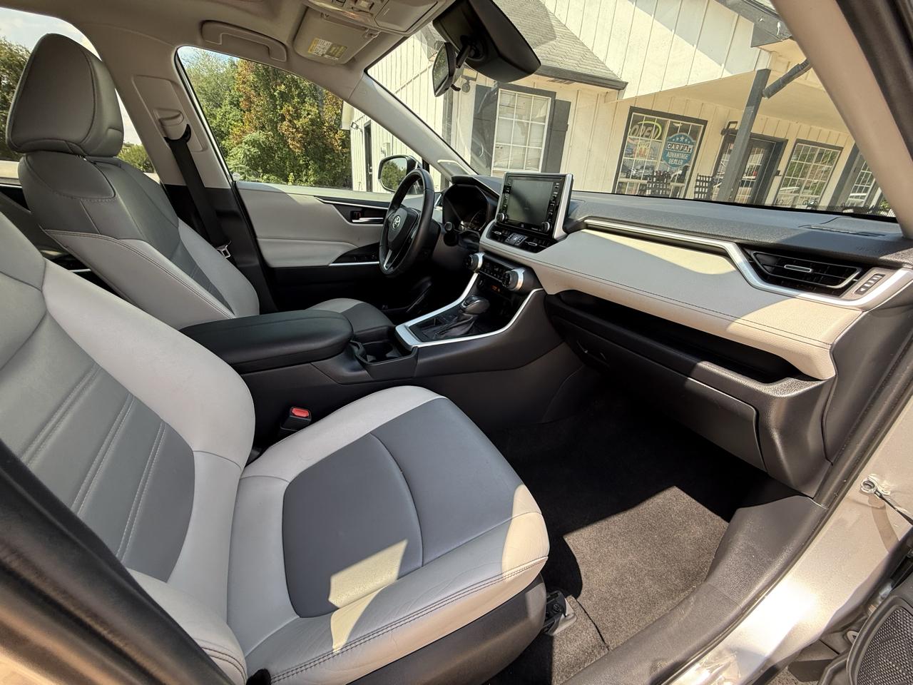 Toyota RAV4 XLE Premium FWD (Natl) 2019