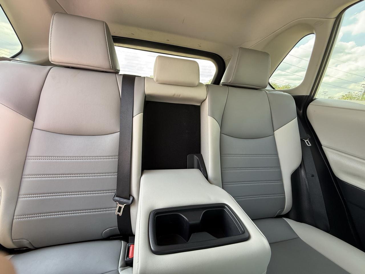Toyota RAV4 XLE Premium FWD (Natl) 2019
