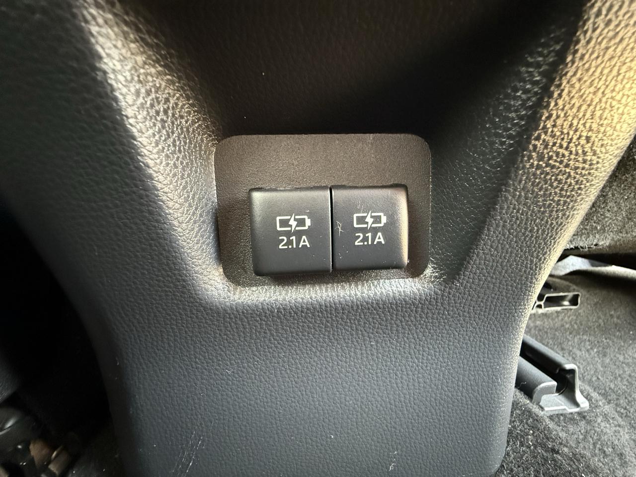 Toyota RAV4 XLE Premium FWD (Natl) 2019