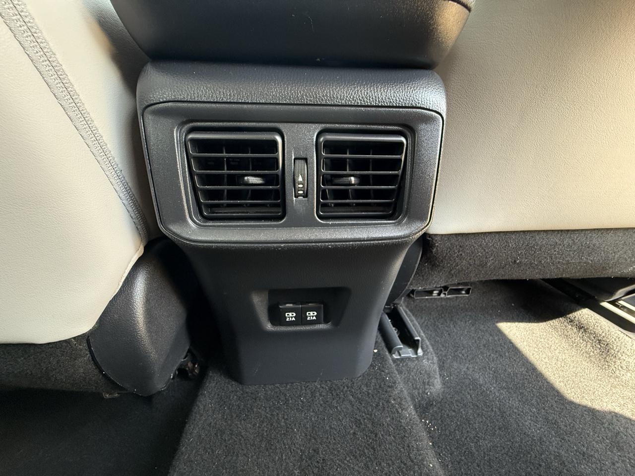 Toyota RAV4 XLE Premium FWD (Natl) 2019