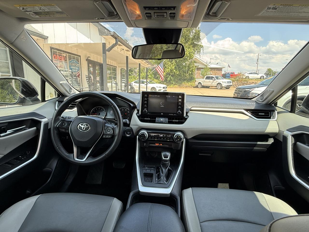 Toyota RAV4 XLE Premium FWD (Natl) 2019