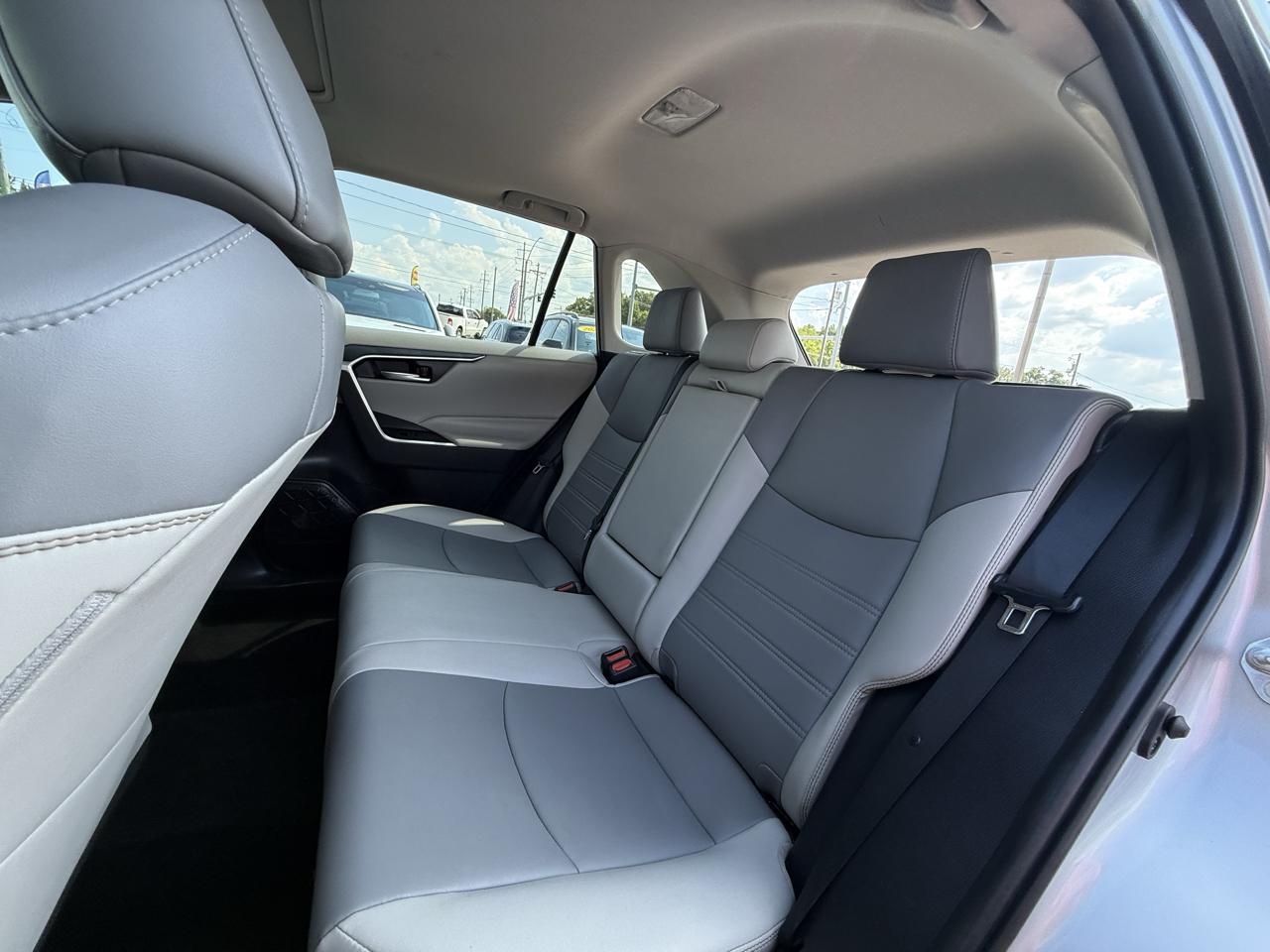 Toyota RAV4 XLE Premium FWD (Natl) 2019
