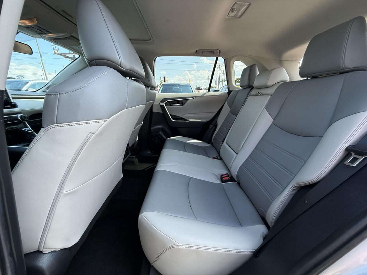 Toyota RAV4 XLE Premium FWD (Natl) 2019