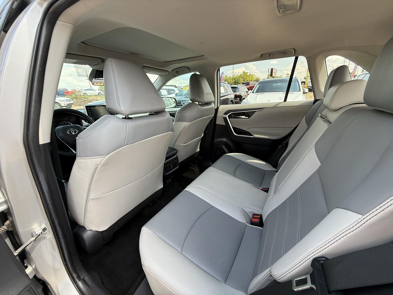 Toyota RAV4 XLE Premium FWD (Natl) 2019