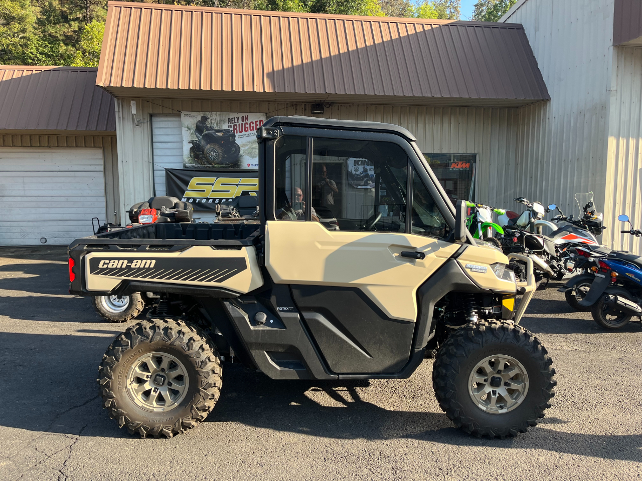 2025 Can-Am Defender Limited Cab HD10 Limited
