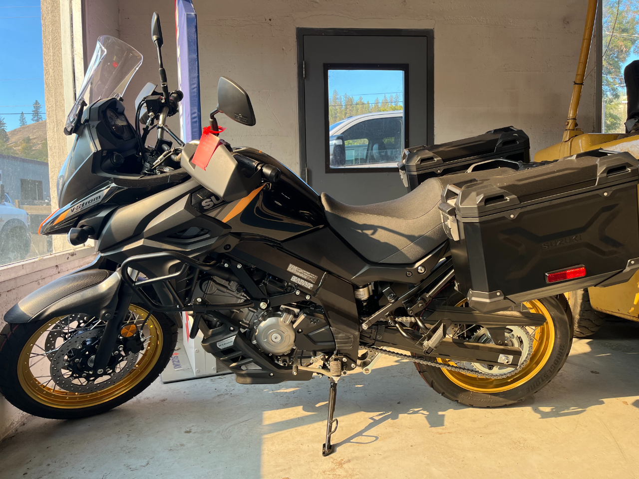 2025 Suzuki V-Strom 650 Adventurer