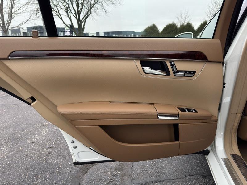 Mercedes-Benz S-Class S550 4MATIC 2009