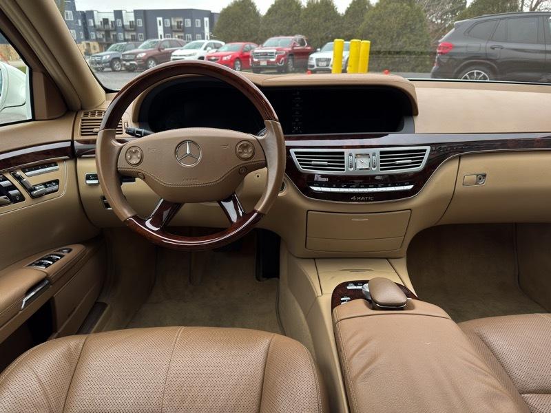 Mercedes-Benz S-Class S550 4MATIC 2009