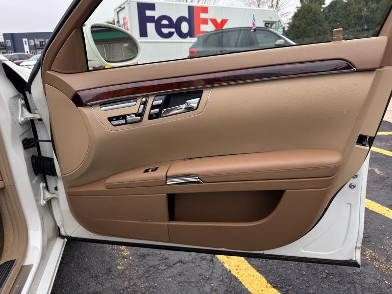 Mercedes-Benz S-Class S550 4MATIC 2009