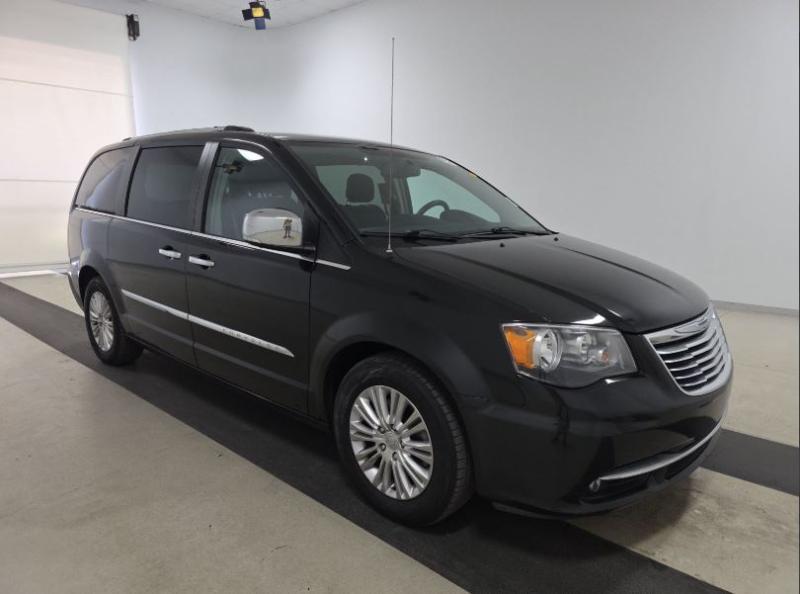 Chrysler Town & Country Limited Platinum 2015