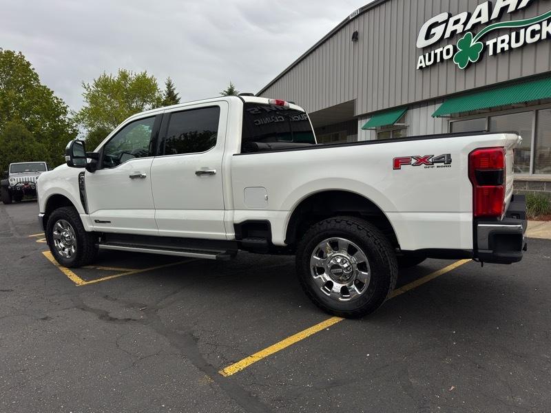 Ford F-350 SD King Ranch Crew Cab Long Bed 4WD 2023