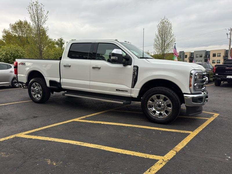 Ford F-350 SD King Ranch Crew Cab Long Bed 4WD 2023