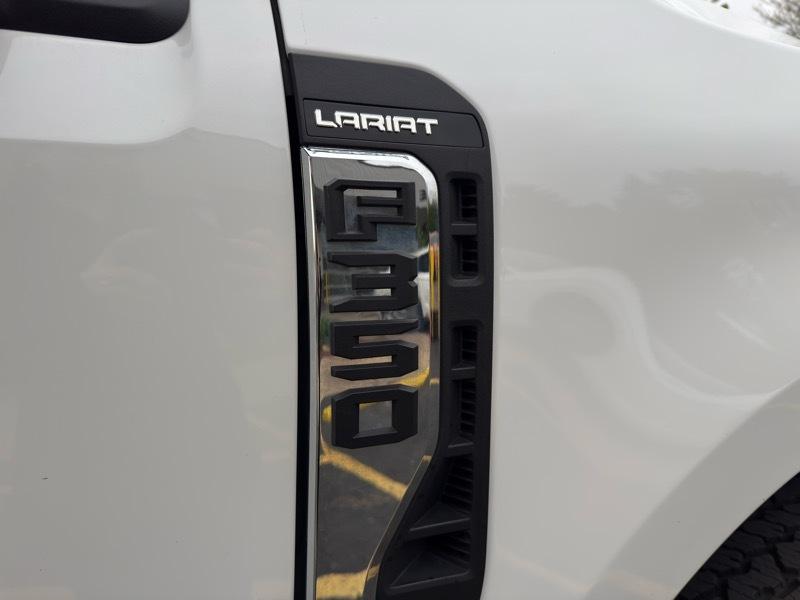 Ford F-350 SD King Ranch Crew Cab Long Bed 4WD 2023