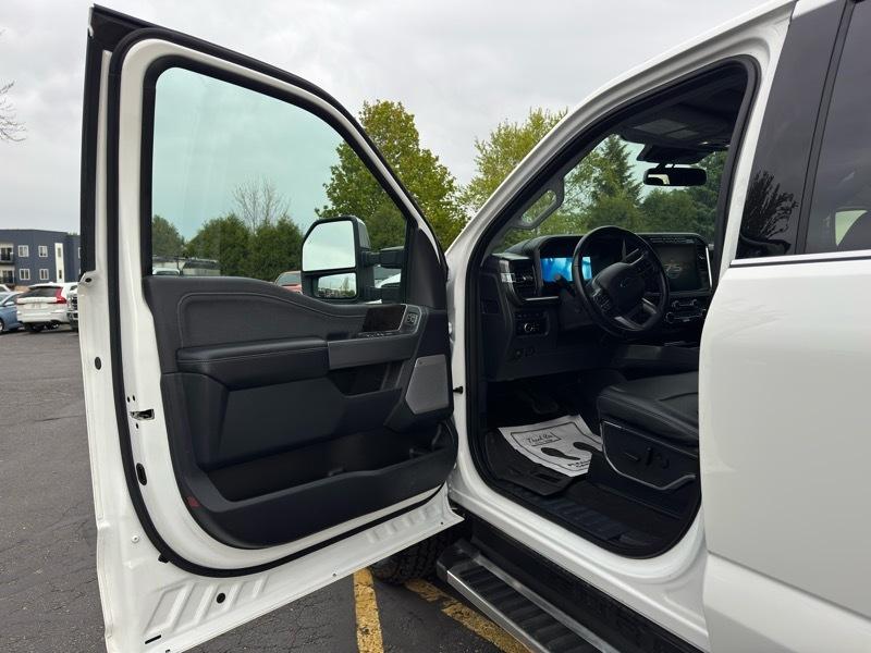 Ford F-350 SD King Ranch Crew Cab Long Bed 4WD 2023