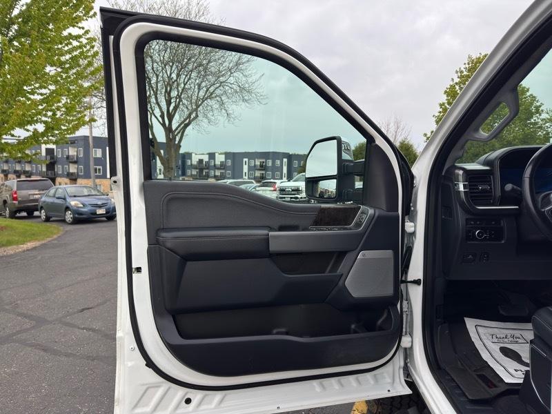 Ford F-350 SD King Ranch Crew Cab Long Bed 4WD 2023