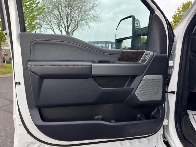 Ford F-350 SD King Ranch Crew Cab Long Bed 4WD 2023