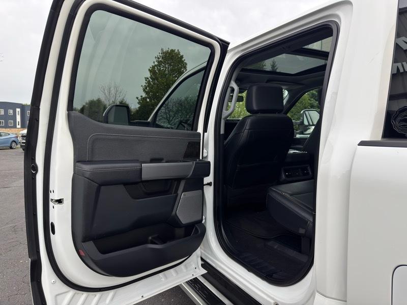 Ford F-350 SD King Ranch Crew Cab Long Bed 4WD 2023