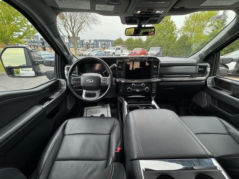 Ford F-350 SD King Ranch Crew Cab Long Bed 4WD 2023