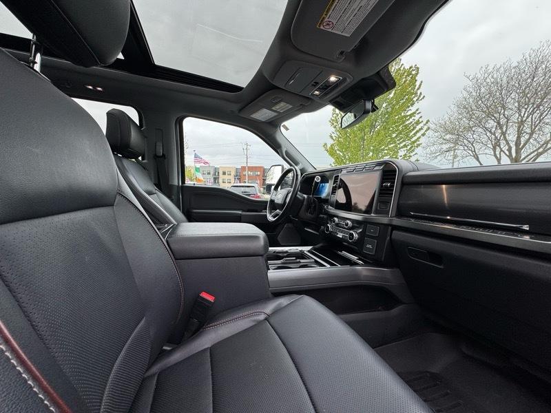 Ford F-350 SD King Ranch Crew Cab Long Bed 4WD 2023