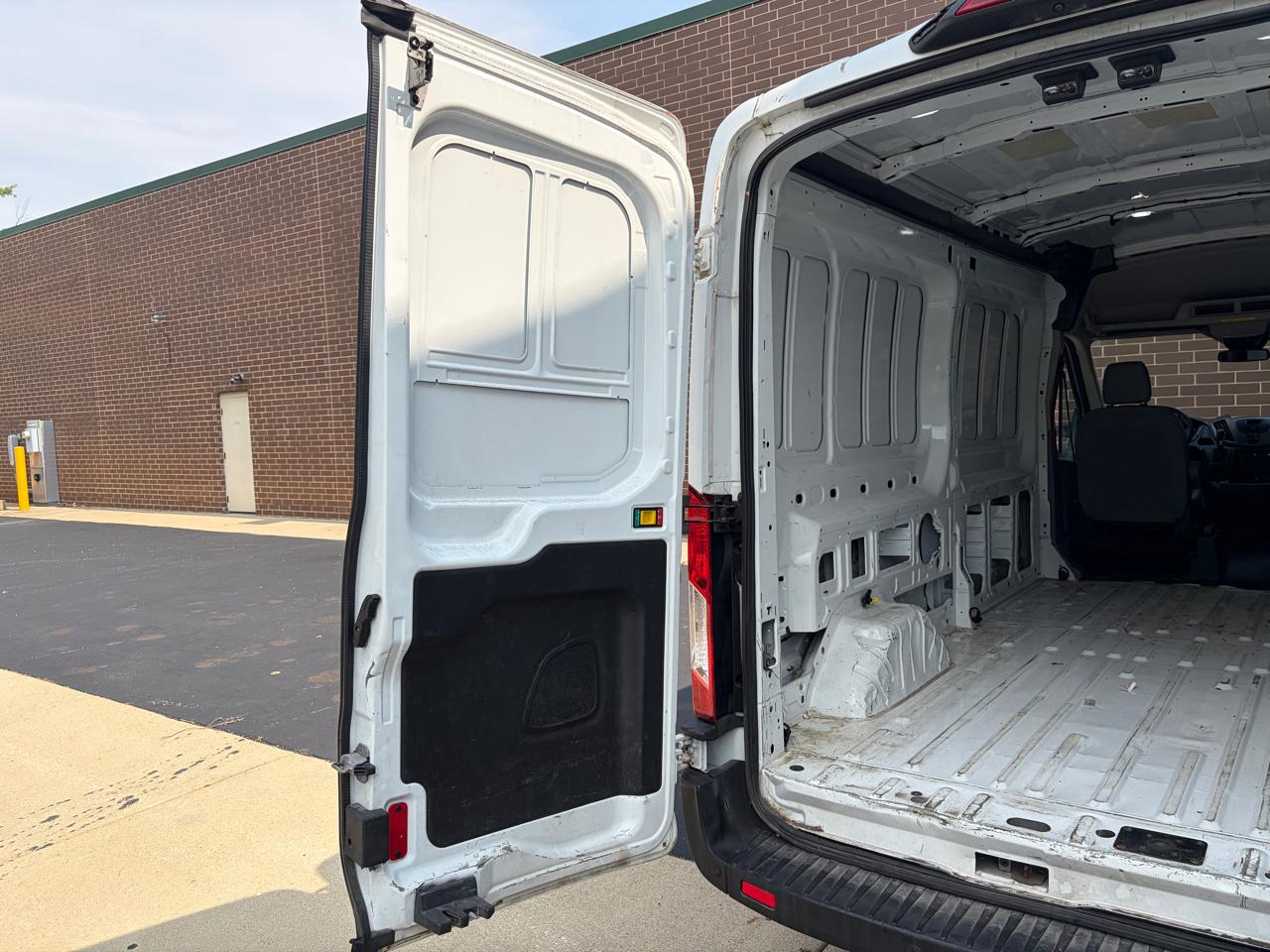 Ford Transit Van T-250 148" Med Rf 9000 GVWR Sliding RH Dr 2019