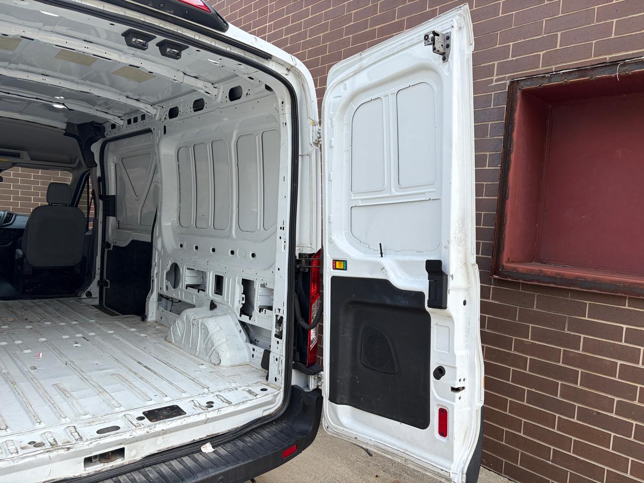 Ford Transit Van T-250 148" Med Rf 9000 GVWR Sliding RH Dr 2019