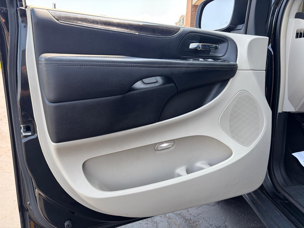 Chrysler Town & Country 4dr Wgn Touring 2016