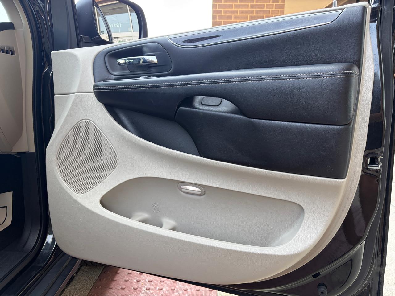 Chrysler Town & Country 4dr Wgn Touring 2016