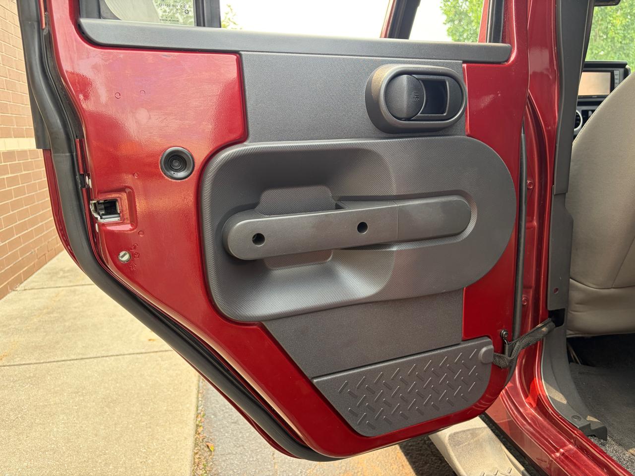 Jeep Wrangler Unlimited 4WD 4dr Sahara 2010