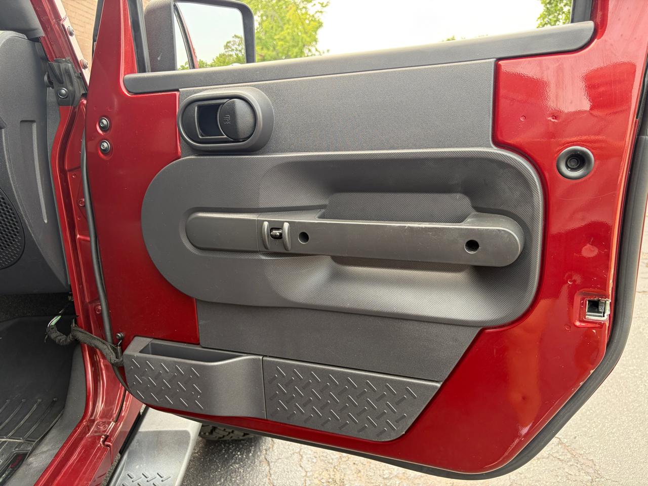 Jeep Wrangler Unlimited 4WD 4dr Sahara 2010