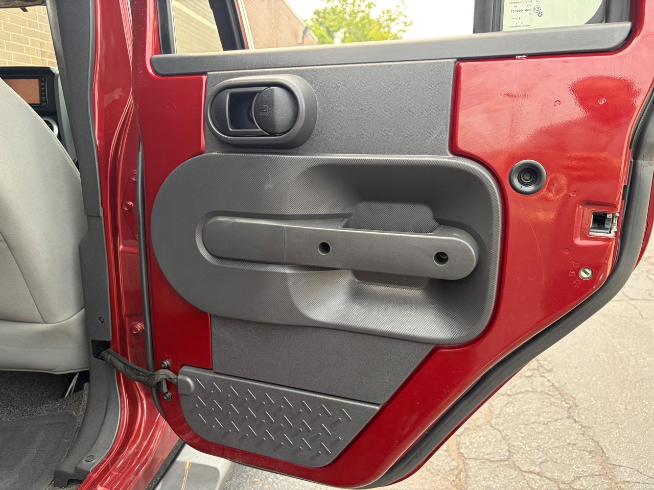 Jeep Wrangler Unlimited 4WD 4dr Sahara 2010