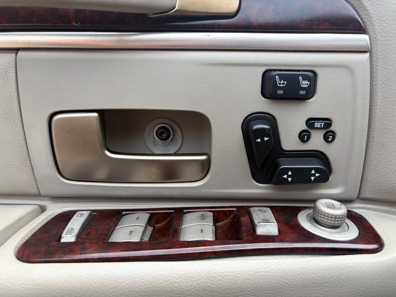 Lincoln Town Car 4dr Sdn Signature Limited 2010