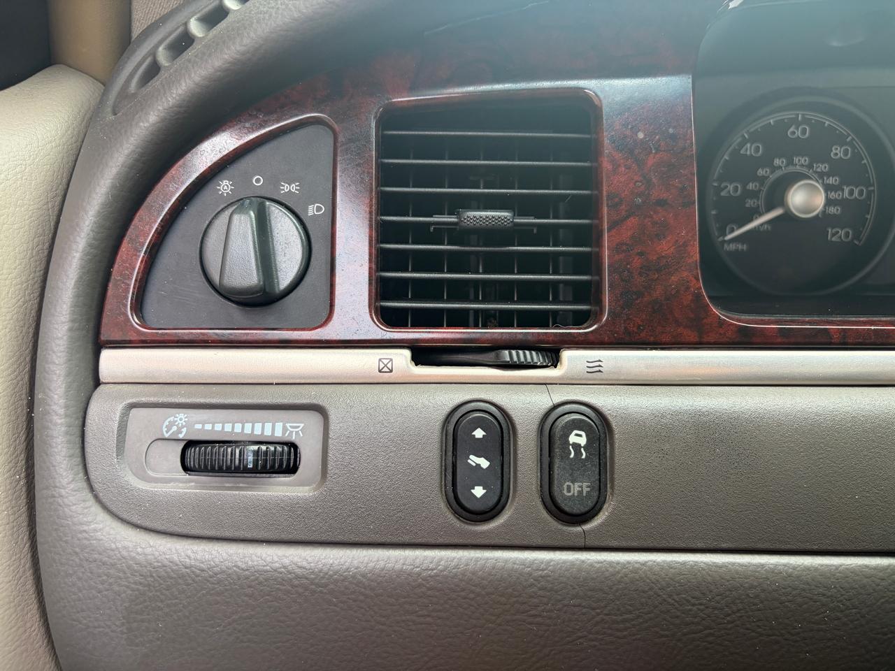 Lincoln Town Car 4dr Sdn Signature Limited 2010