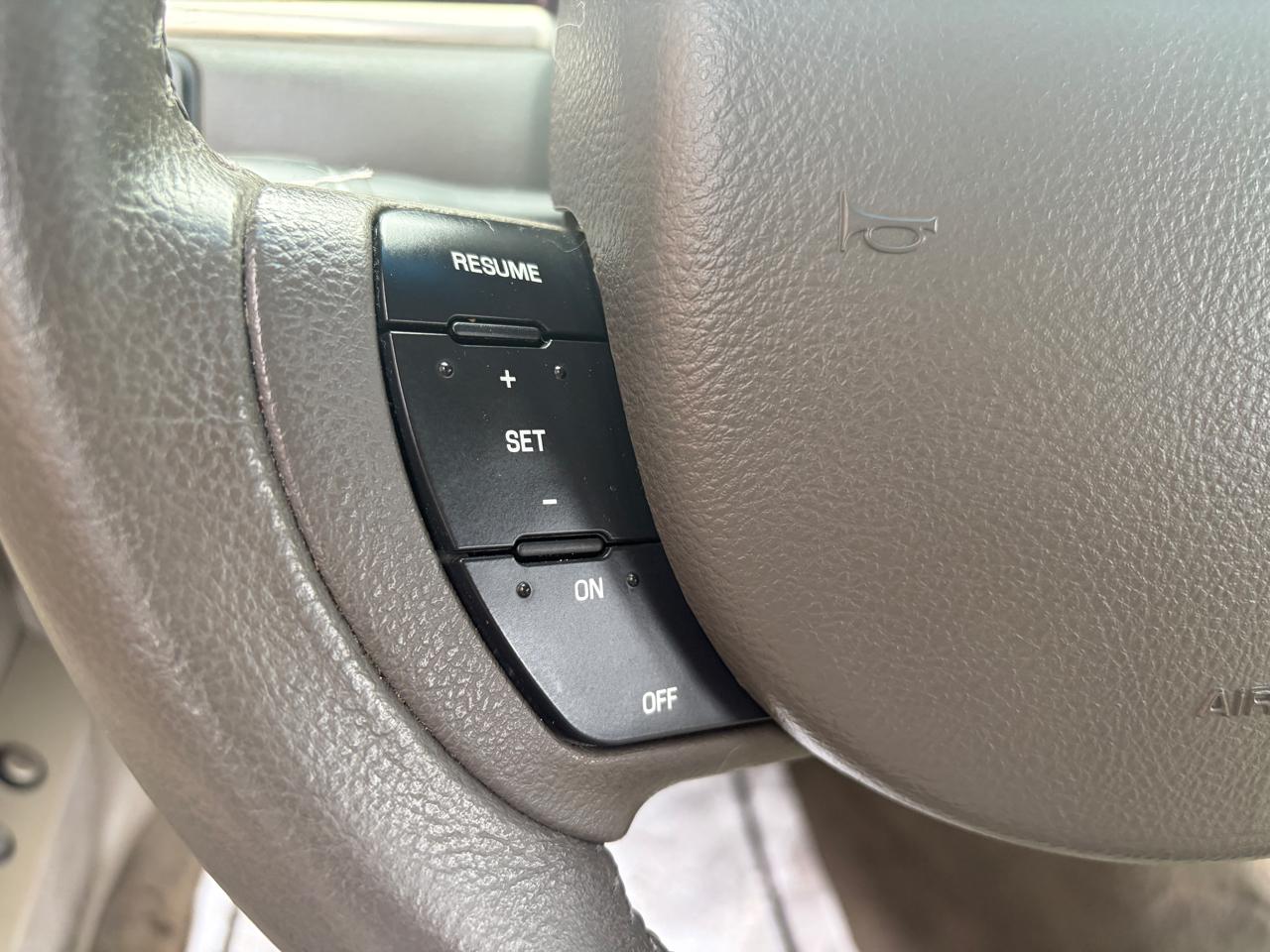 Lincoln Town Car 4dr Sdn Signature Limited 2010