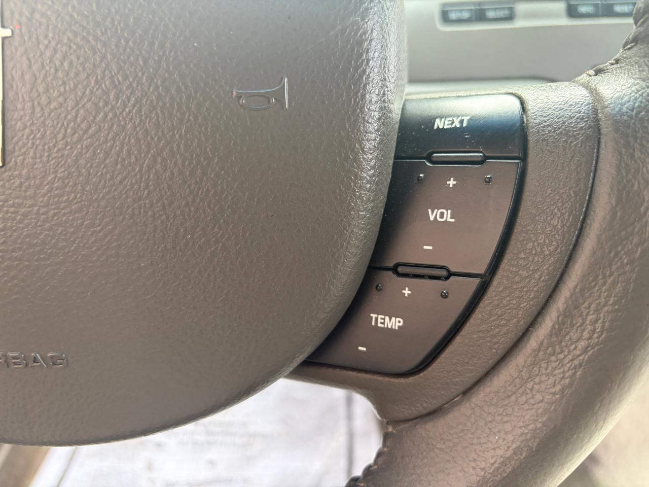 Lincoln Town Car 4dr Sdn Signature Limited 2010