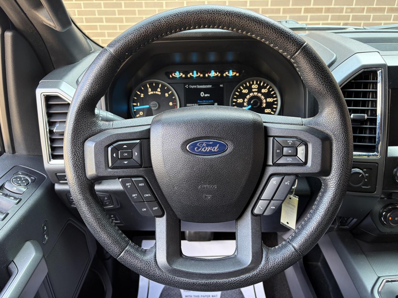 Ford F-150 4WD SuperCrew 145" XLT 2015
