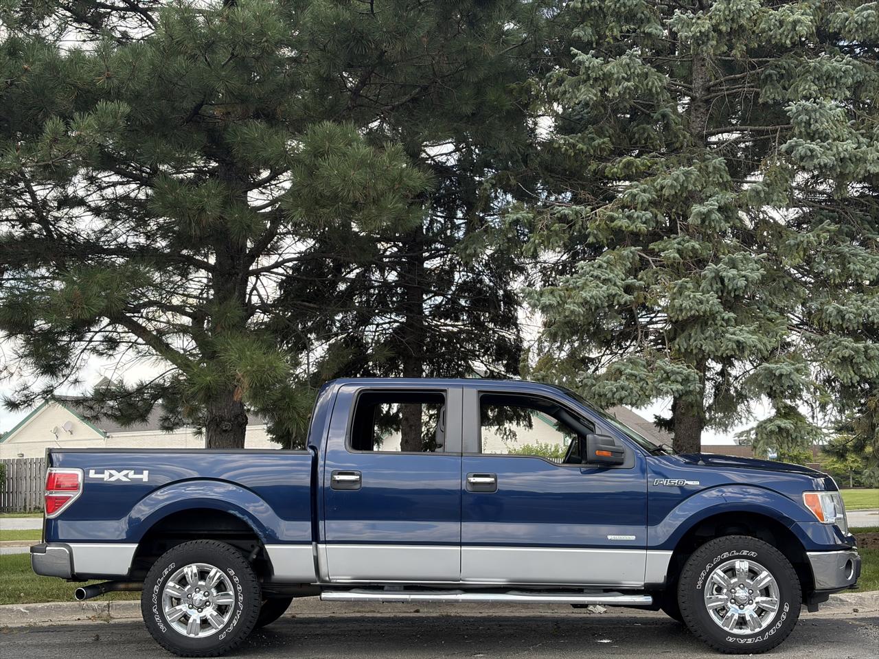 Ford F-150 4WD SuperCrew 145" XLT 2012