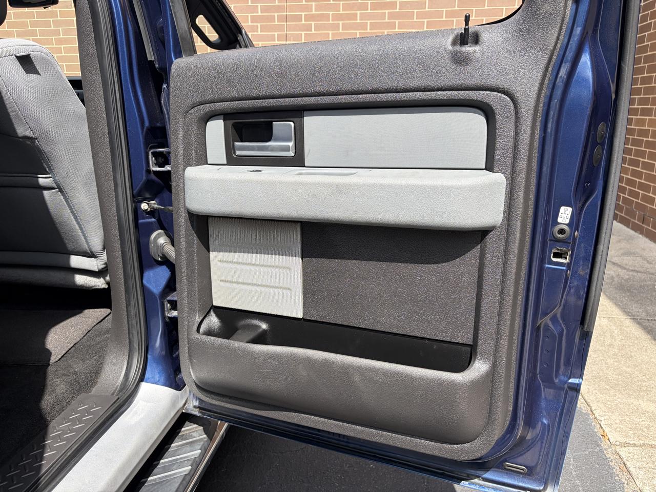 Ford F-150 4WD SuperCrew 145" XLT 2012