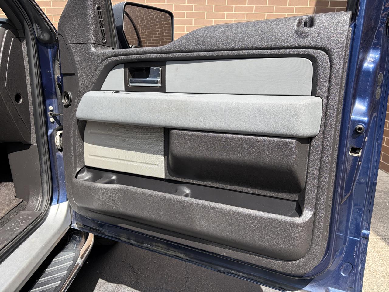 Ford F-150 4WD SuperCrew 145" XLT 2012