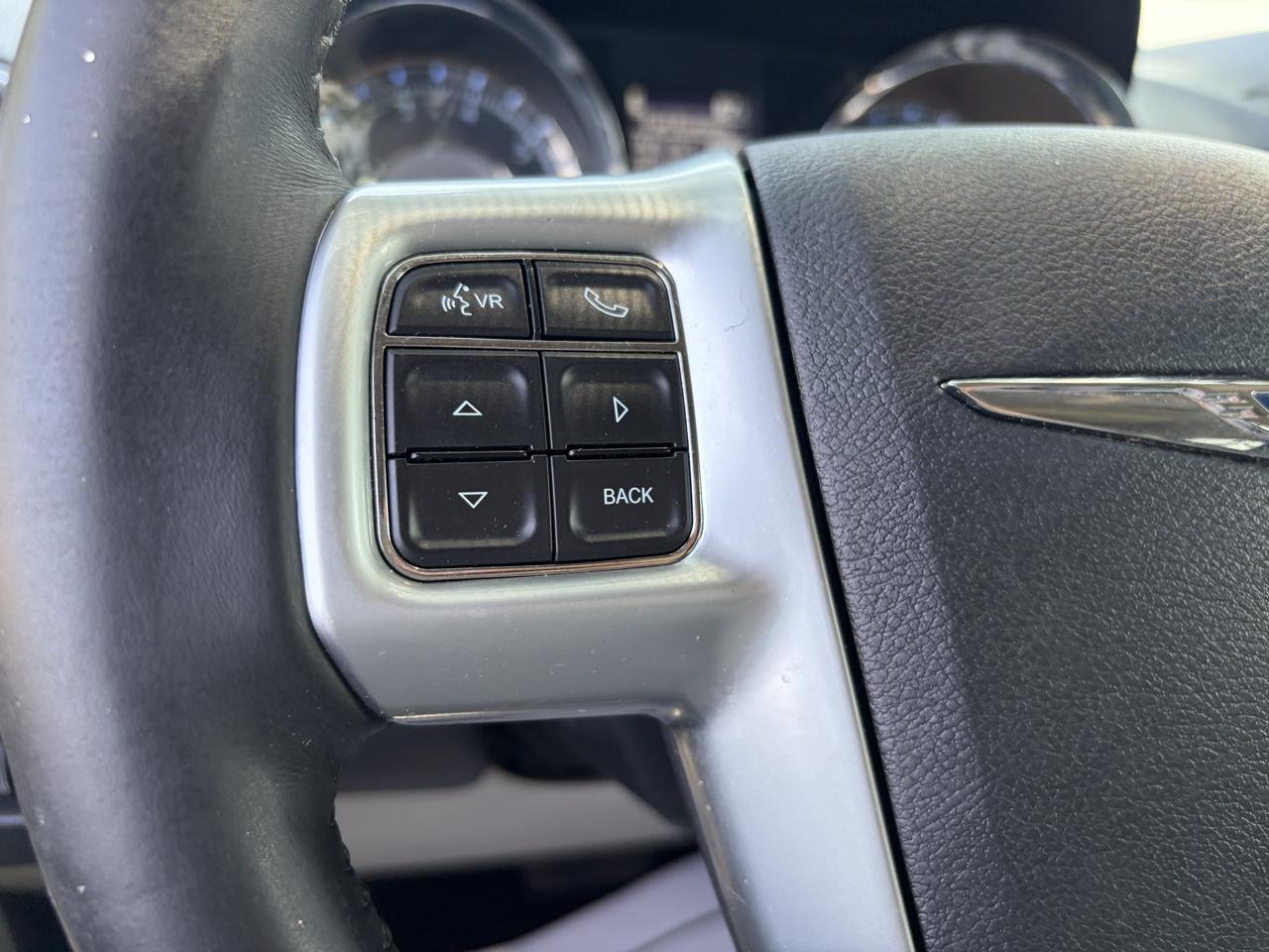 Chrysler Town & Country 4dr Wgn Touring 2013
