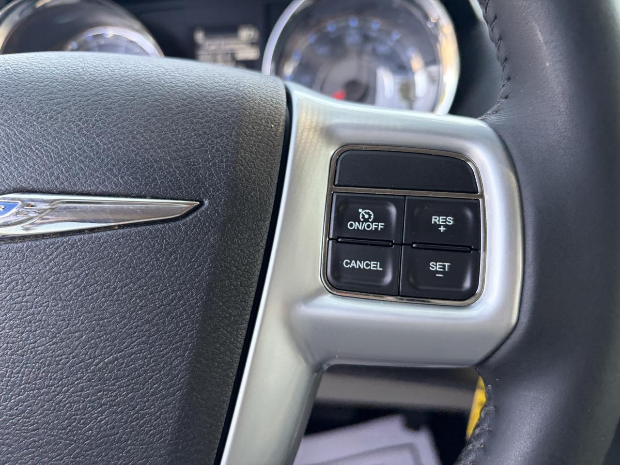 Chrysler Town & Country 4dr Wgn Touring 2013