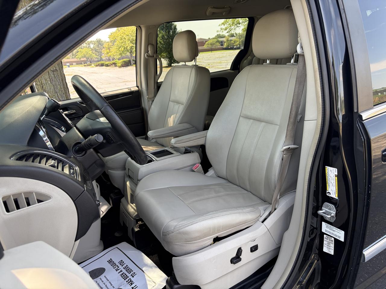 Chrysler Town & Country 4dr Wgn Touring 2013