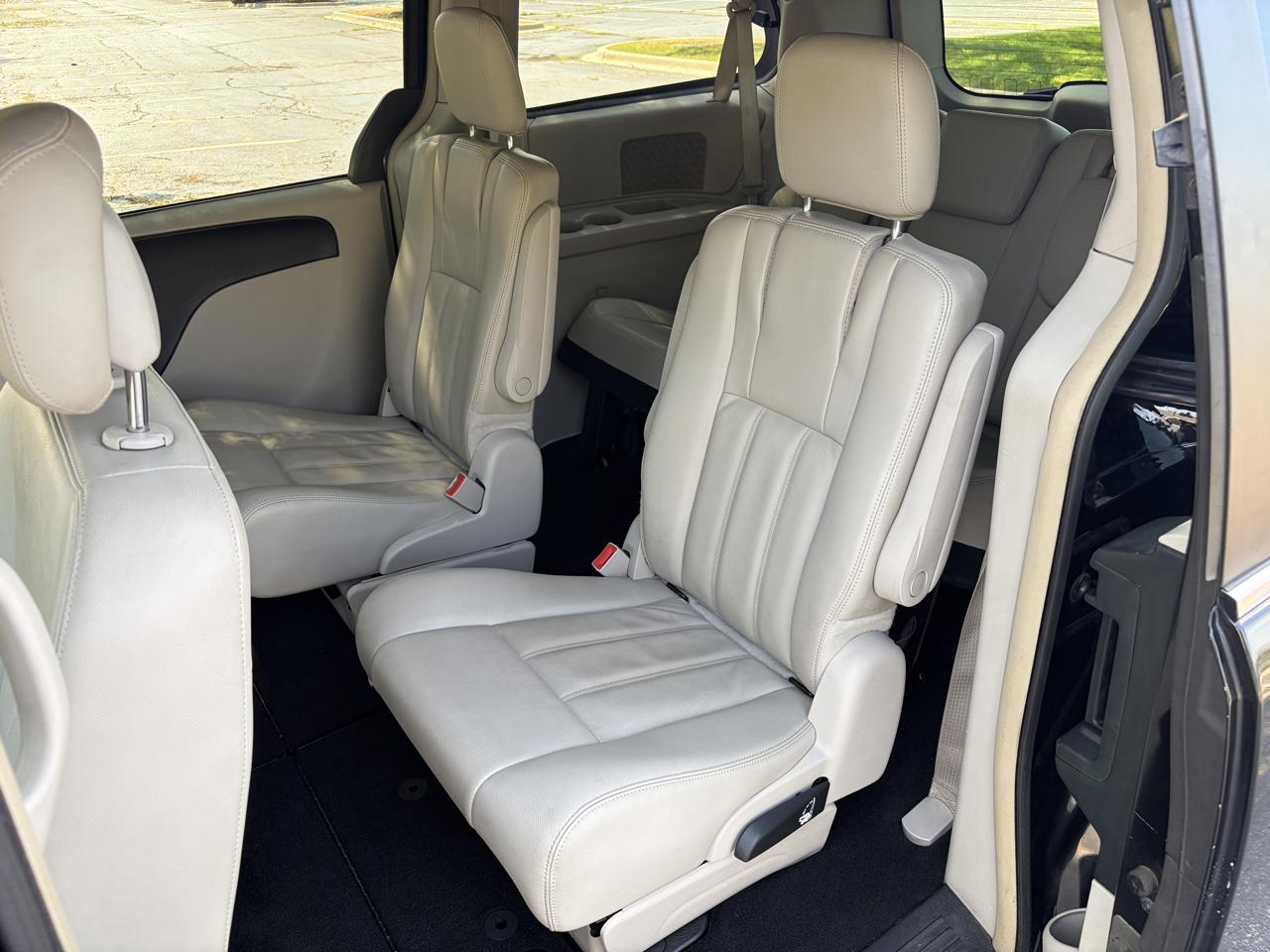 Chrysler Town & Country 4dr Wgn Touring 2013