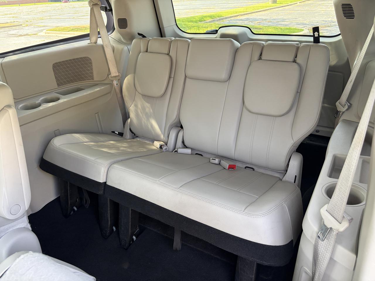 Chrysler Town & Country 4dr Wgn Touring 2013