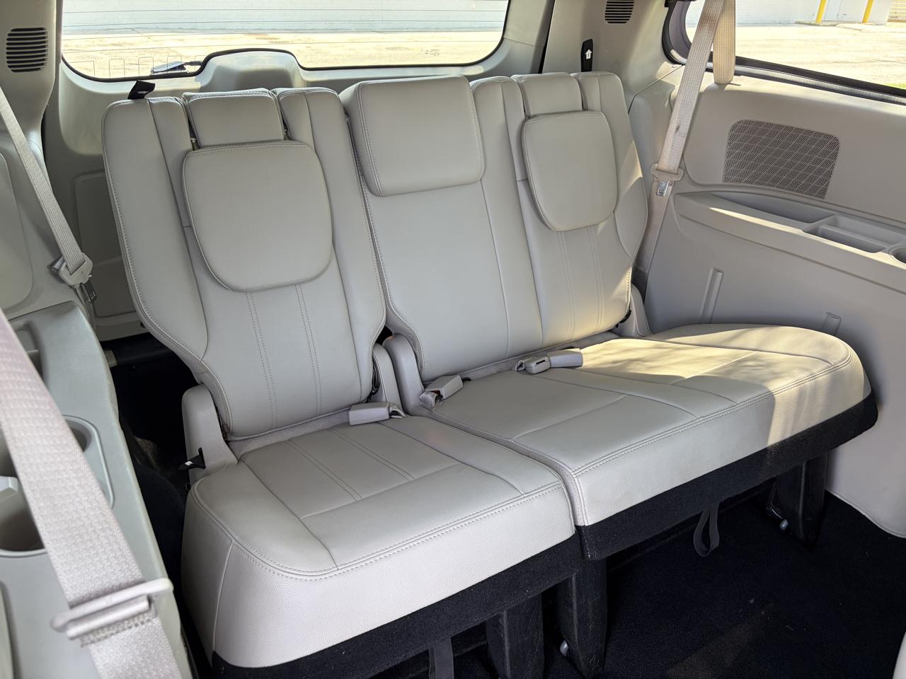 Chrysler Town & Country 4dr Wgn Touring 2013